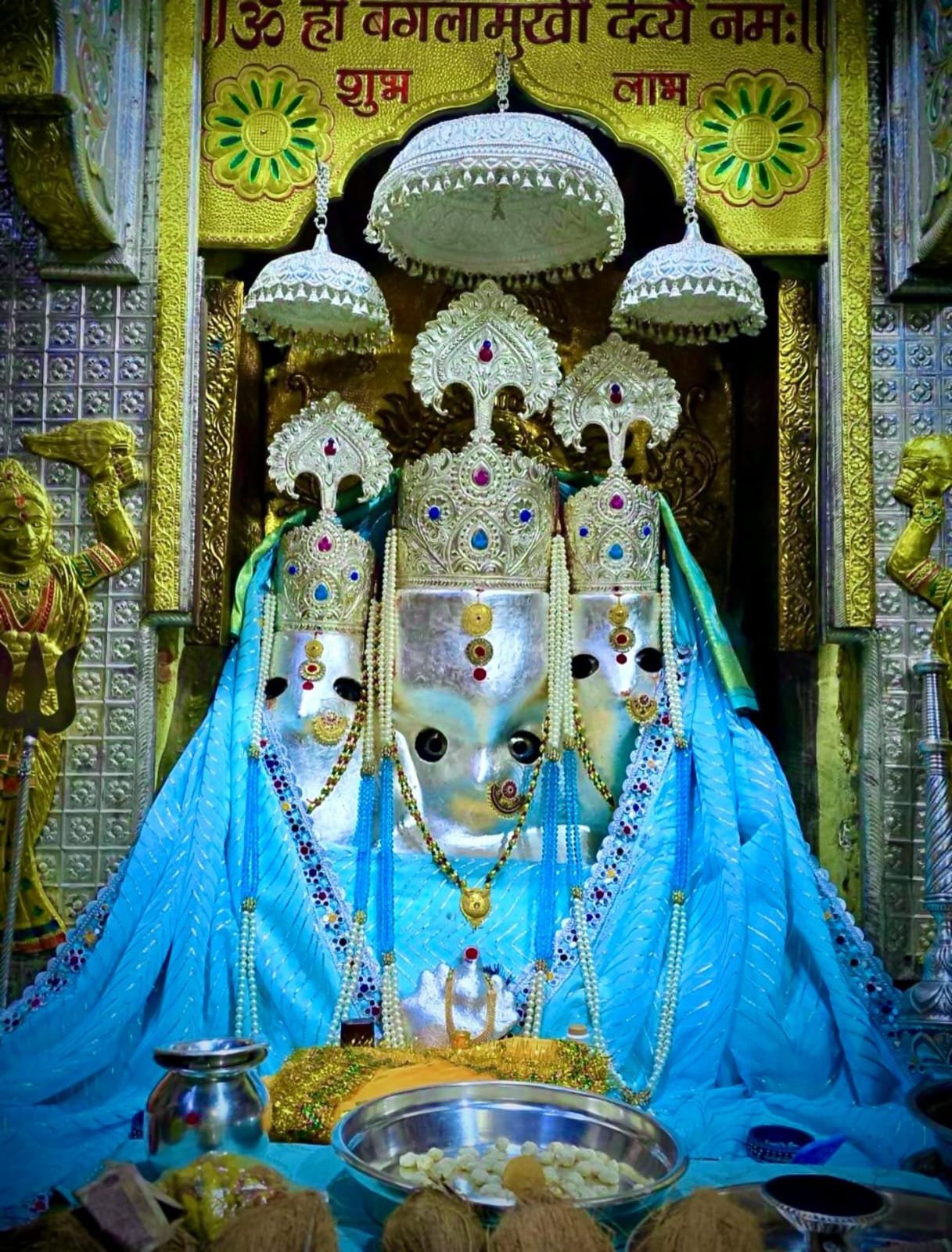 Maa Baglamukhi Mandir, Nalkheda - garbhagriha darshan